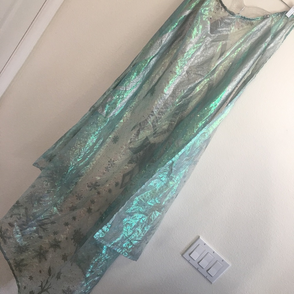 AS ELSA TOP & CAPE